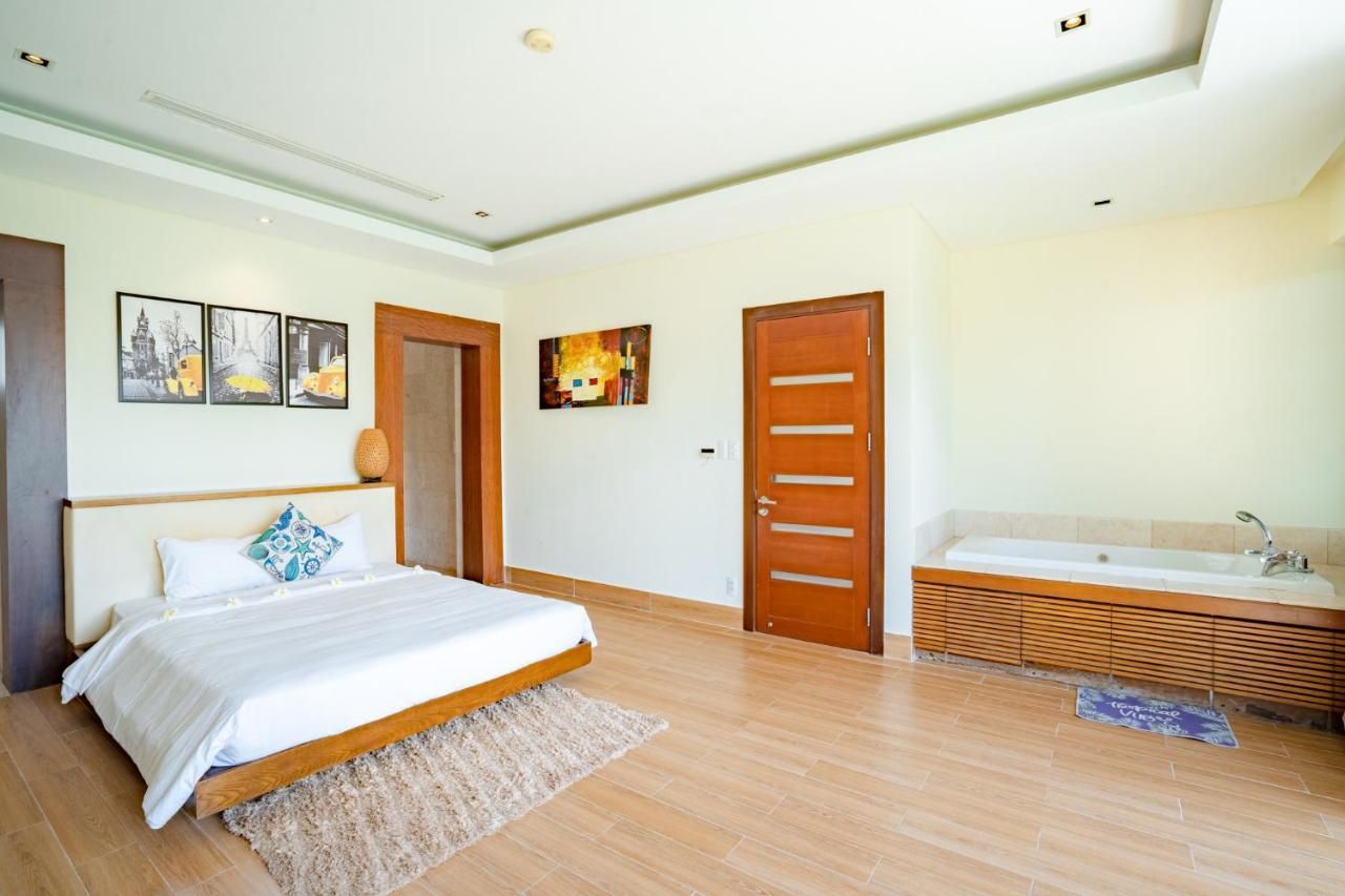 Deluxe Ocean Villa Along The Beach Da Nang Esterno foto